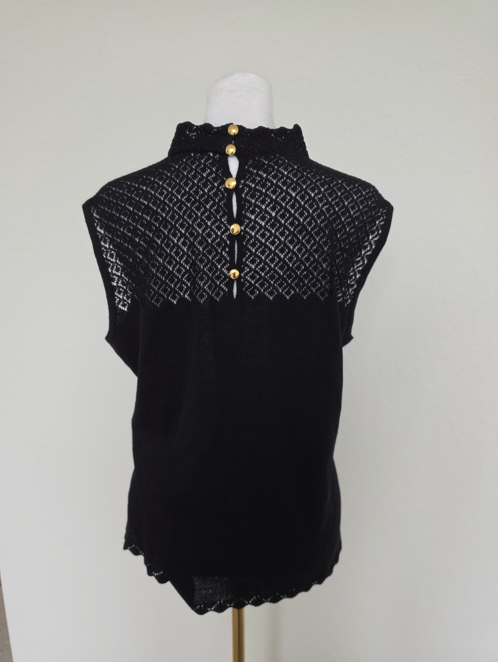 St. John Black Lace Knit Sleeveless Top Mock Neck Gold Button Back Luxury Top M - Picture 4 of 12
